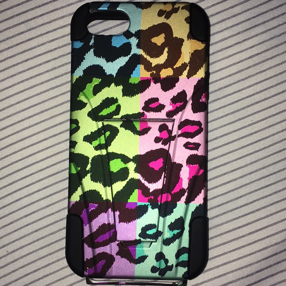 IPHONE SE CASE WITH KICKSTAND❕❕❕